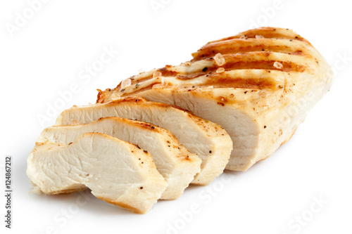 Fotografía Partially sliced grilled chicken breast with black pepper and rock salt