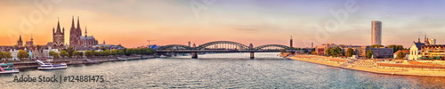 Fotomural Köln Panorama Skyline mit Rhein, Dom und Hohenzollern Brücke