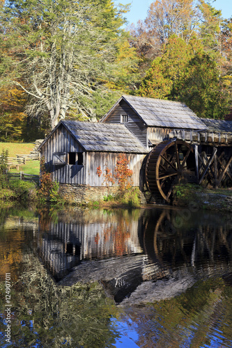 Foto Historic Mabry Mill on the Blue Ridge Parkway in Meadows of Dan, Virginia in the