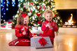 © famveldman - Kids under Christmas tree