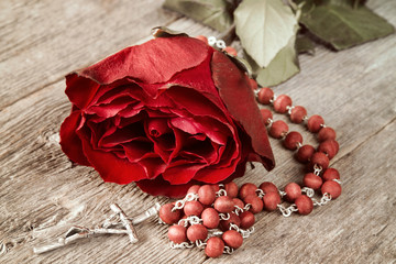 Wall Mural - Catholic rosary and red rose