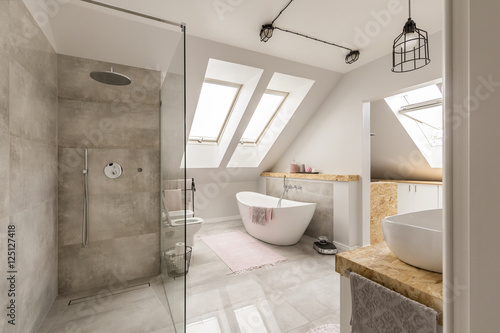 Fotografía Modern bathroom interior with minimalistic shower