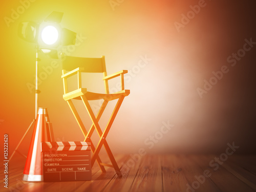 Foto Video, movie, cinema concept. ?lapperboard and director chair.