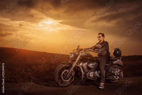 Cuadros en Lienzo Motorbike Rider On Road