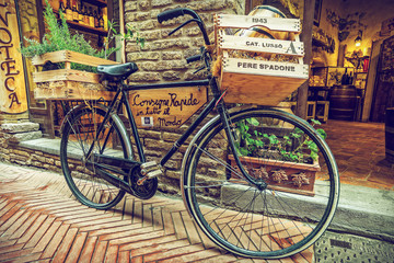 Fototapete - Bicycle retro, Alley in old town, Tuscany, Italy