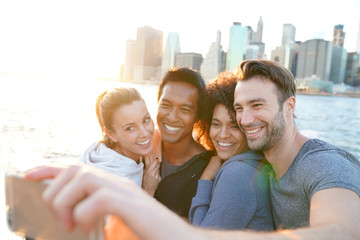 Wall Mural - Friends taking selfie picture on Brooklyn heights promenade, NYC