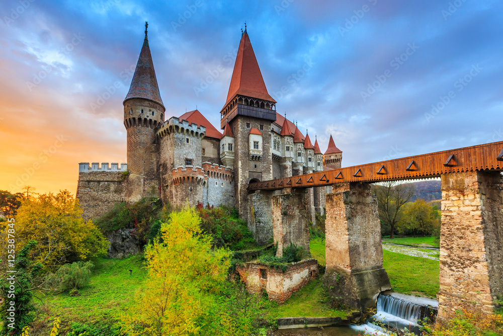 Hunyad Castle / Corvin's Castle in Hunedoara, Romania. - obrazy, fototapety, plakaty 