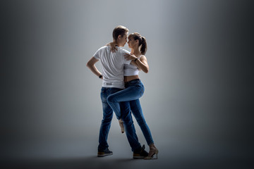 Wall Mural - couple dancing social danse