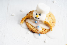 Marshmallow Snowman On Cookies