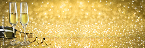 Fotomural New Year Toast champagne banner, golden background