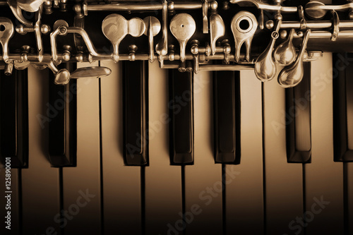 Dekoracja na wymiar  instrumenty-muzyczne-do-oboju-i-fortepianu