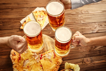 Poster - People drinking beer and eating pizza in pub