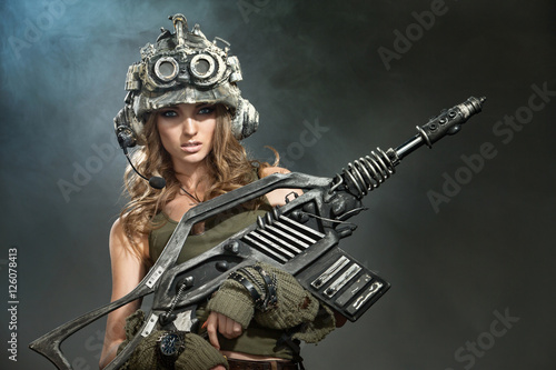 Plakat Piękna kobieta wojownik z bronią