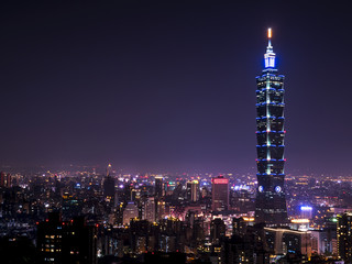 Wall Mural - Cityscape nightlife view of Taipei. Taiwan city skyline at twilight time, public scene from view point at Elephant Mountain Hiking Trail in purple tone