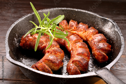 kielbasa-smazenia-na-patelni