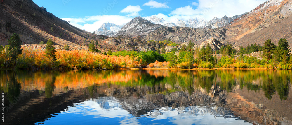 Fall colors near Sabrina lake ,Bishop California - obrazy, fototapety, plakaty 