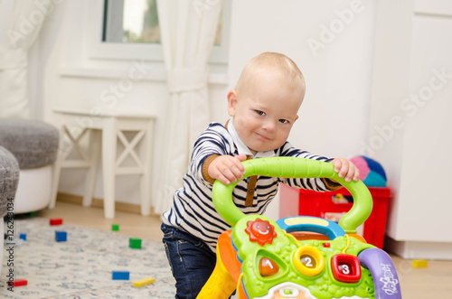 Baby Beim Laufen Lernen Buy This Stock Photo And Explore Similar