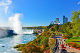 Fototapeta Londyn - View of Niagara Falls in a sunny day 