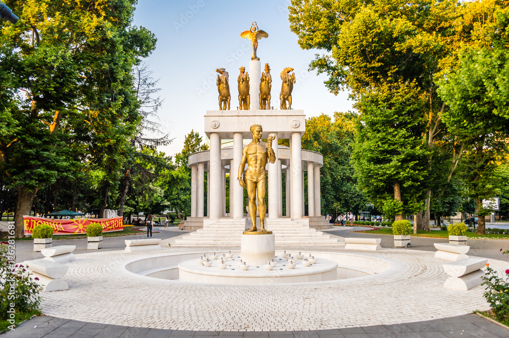 Obraz na płótnie Monument of fallen heroes in Skopje, Macedonia w salonie