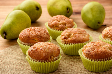 Sweet muffins with pears, ginger and cinnamon.