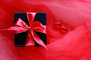 Sticker - Black gift box with red ribbon, two hearts