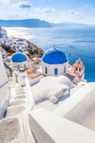 Fototapeta Na sufit - White blue architecture of Oia village on Santorini island, Greece