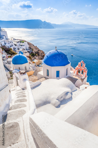Fotografie, Obraz White blue architecture of Oia village on Santorini island, Greece