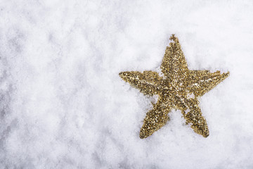 Wall Mural - gold star placed in snow