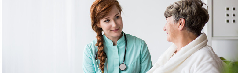 Canvas Print - Doctor talking with older patient