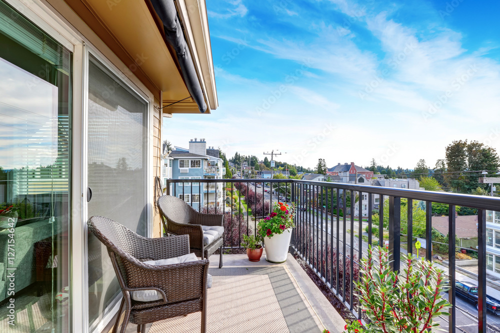 Apartment house exterior in Seattle. Balcony view. - obrazy, fototapety, plakaty 