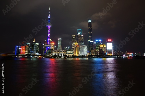 Photo Night view of the Shanghai skyline