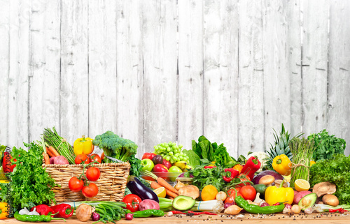 Naklejka nad blat kuchenny Organic vegetables and fruits