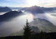 Traumhaft schöne Bergwelt / Blick von der Rigi nach Westen über den Vierwaldstätter See zum Pilatus und der dahinter untergehenden Herbstsonne