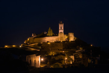  Portugal,Monsaraz 城の夜景　/ 照明で闇に浮かび上がるPortugal,Monsaraz 城の夜景