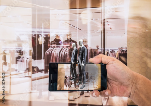 Fotografía Augmented reality application for retail business concept