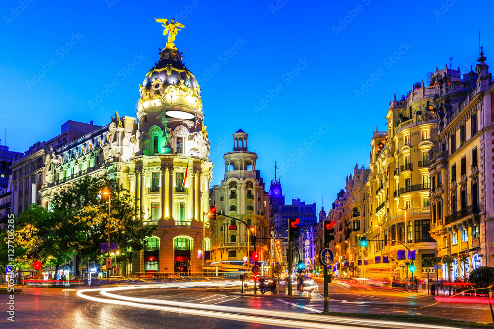 Obraz na płótnie Madrid, Spain. Gran Via, main shopping street at dusk. w salonie