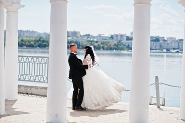 Superb wedding couple under white columns monument background la