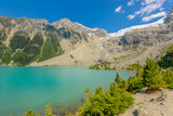 Fototapeta Sypialnia - Majestic mountain lake in Canada. Upper Joffre Lake Trail View.