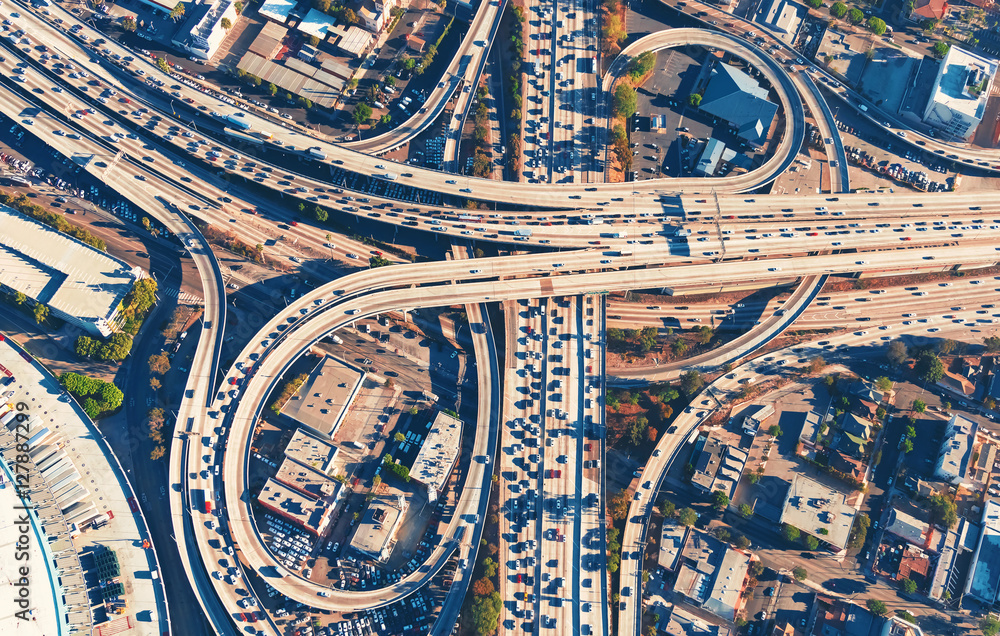 Aerial view of a freeway intersection in Los Angeles - obrazy, fototapety, plakaty 
