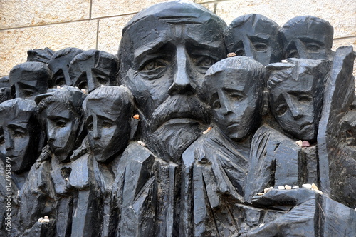 Fotomural Jerusalem - Denkmal Janusz Korczak und die Ghettokinder in Yad Vashem