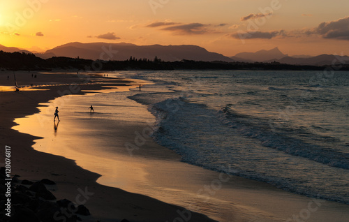 Fotomural Setting sun Byron Bay, NSW, Australia