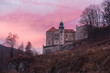 Zamek w Pieskowej Skale o zachodzie słońca