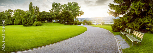 Fotografía Panorama of a beautiful city park