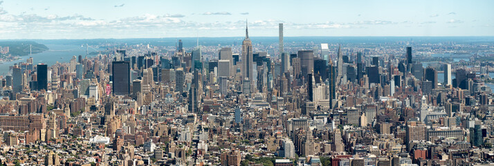 Canvas Print - High resolution panoramic aerial view of New York City including several landmarks and the midtown skyline 