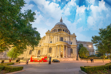 Canvas Print - St Paul Cathedral at night, London