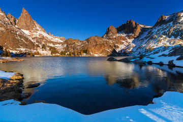 Wall Mural - Minaret lake