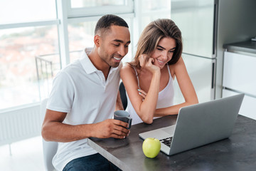 Wall Mural - Interracial couple with laptop