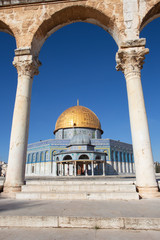 Wall Mural - JERUSALEM, ISRAEL - MARCH 5, 2015: The Dom of Rock on the Temple Mount in the Old City. Dome was constructed by the order of Umayyad Caliph Abd al-Malik (689 and 691) and tiled by sultan Suleiman.