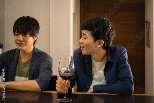 会話しながらワインを飲む2人の男性 Buy This Stock Photo And Explore Similar Images At Adobe Stock Adobe Stock