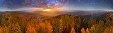 Fototapeta Krajobraz - Kolorowy zachód słońca w górach